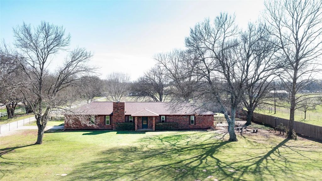 551 County Road 3390, Paradise