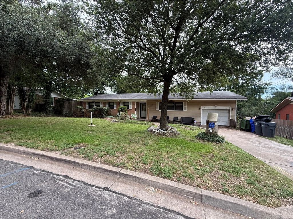 2324 Oak Cliff Drive, Waco