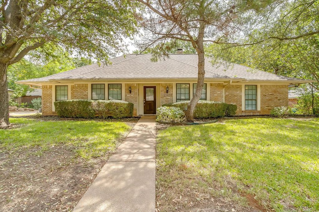 2907 Creekwood Drive, Grapevine