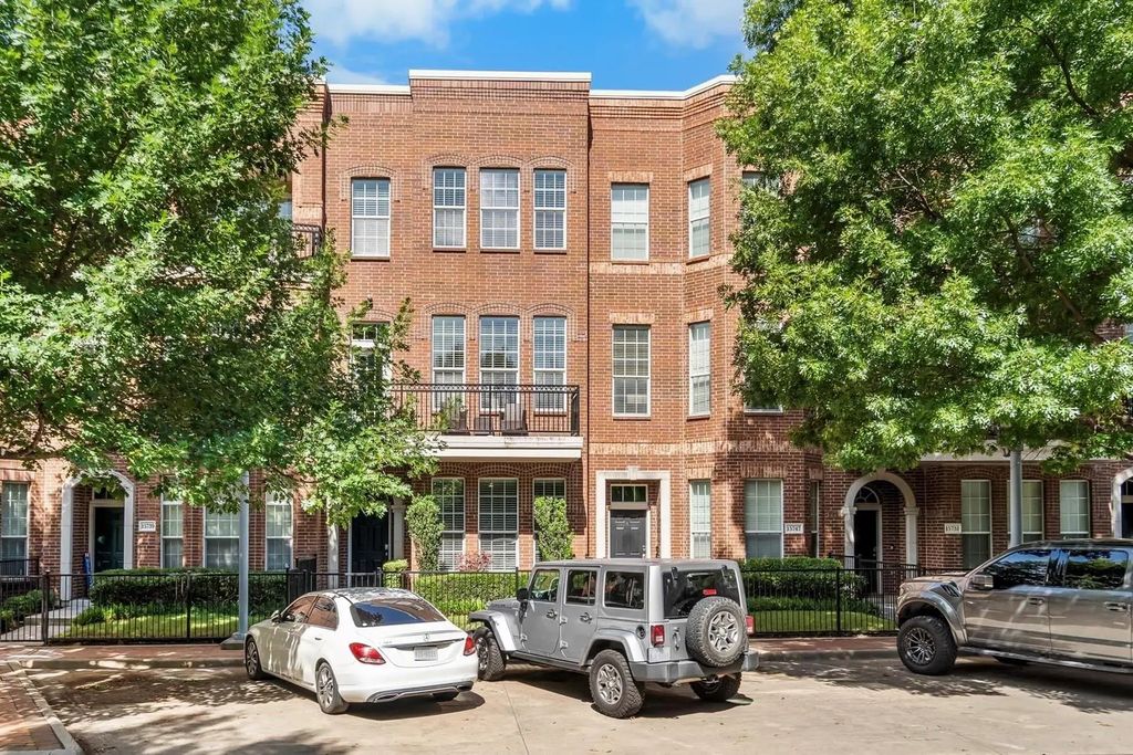15743 Spectrum Drive 88, Addison