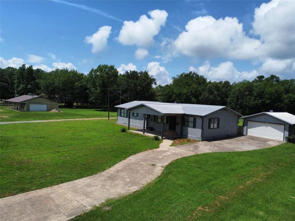 260 County Road 1885, Yantis