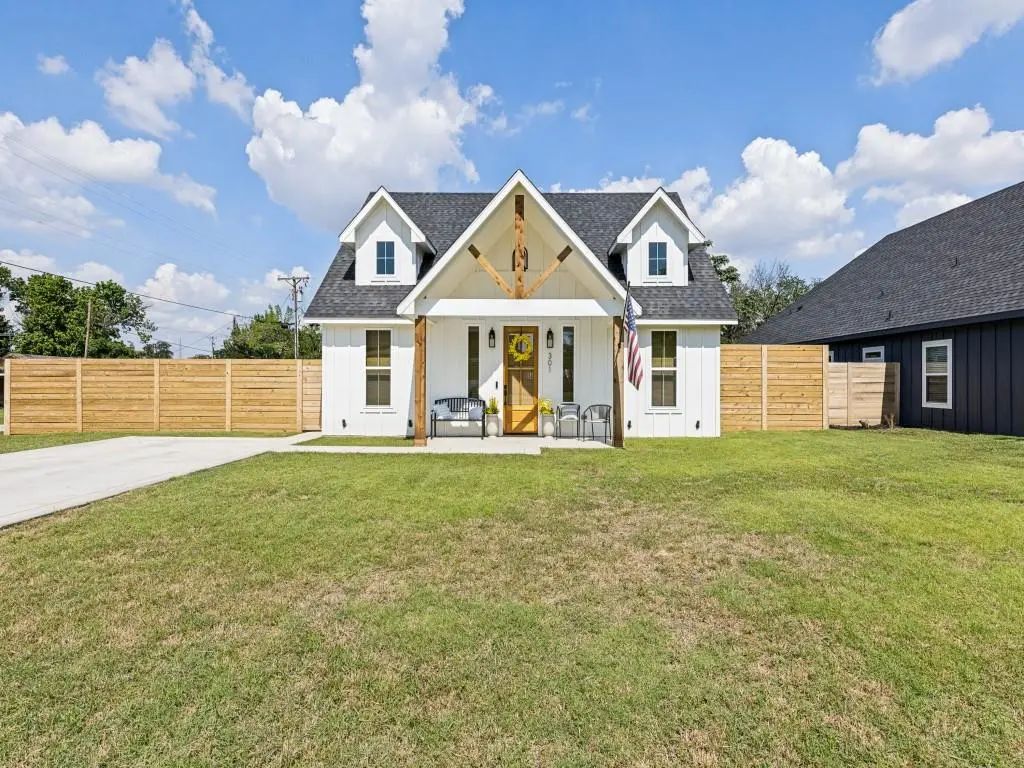 301 S Oak Street, Boyd