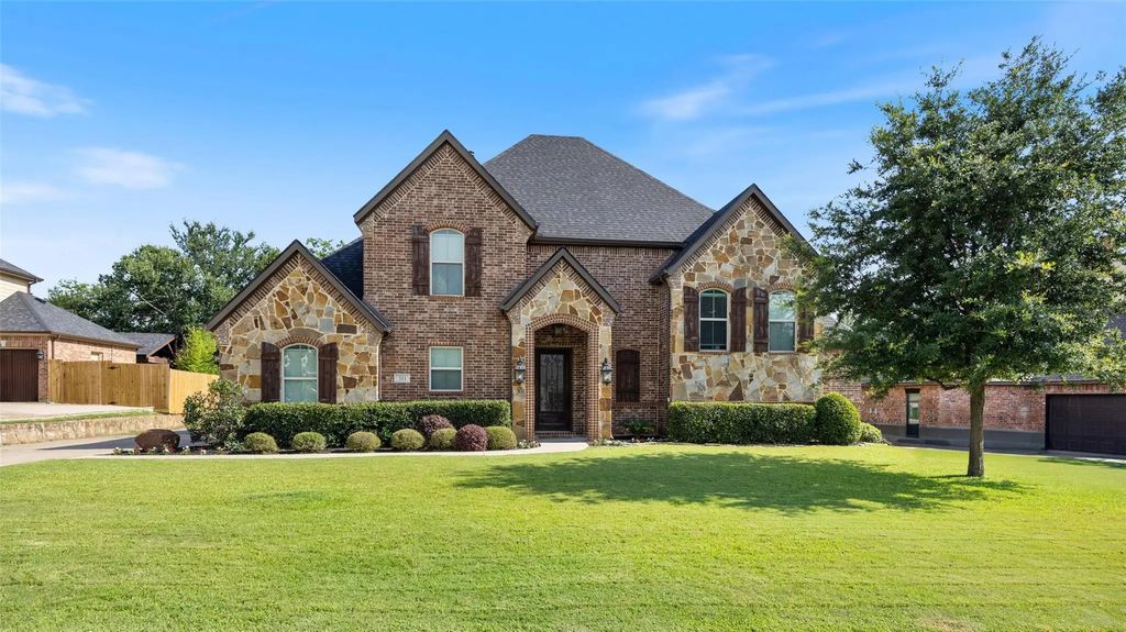 511 Oak Forest Court, Kennedale