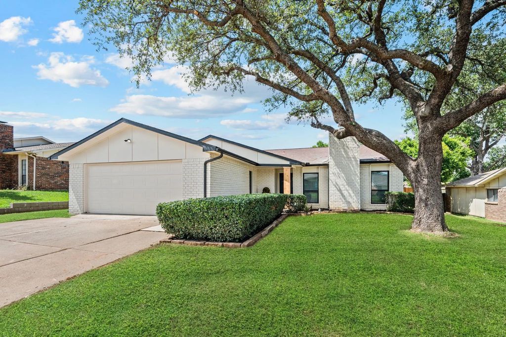 2248 Cottonwood Lane, Bedford