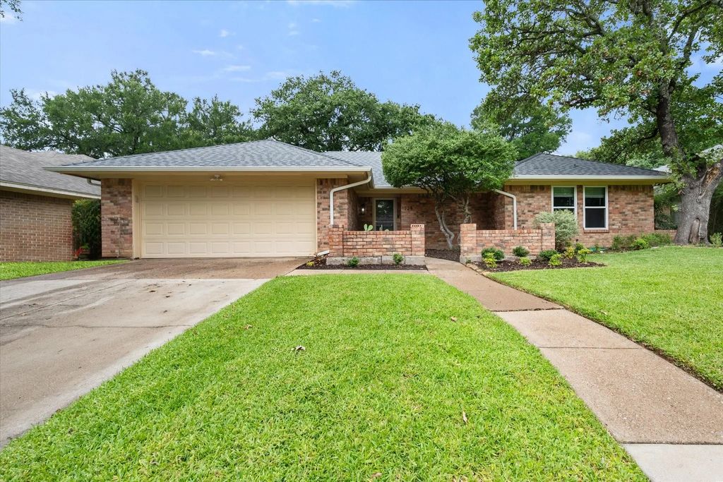 1229 Brookfield Lane, Mansfield
