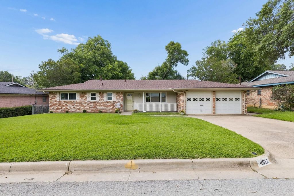 4812 Hollowbrook Road, Fort Worth