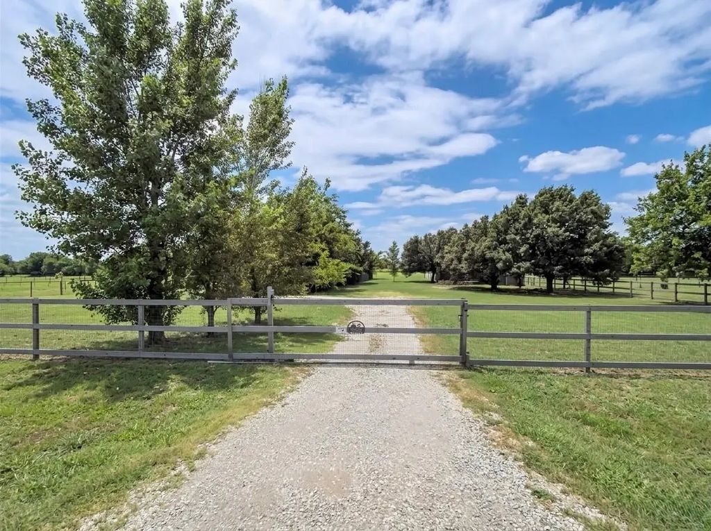 17344 Gaffield Road, Justin