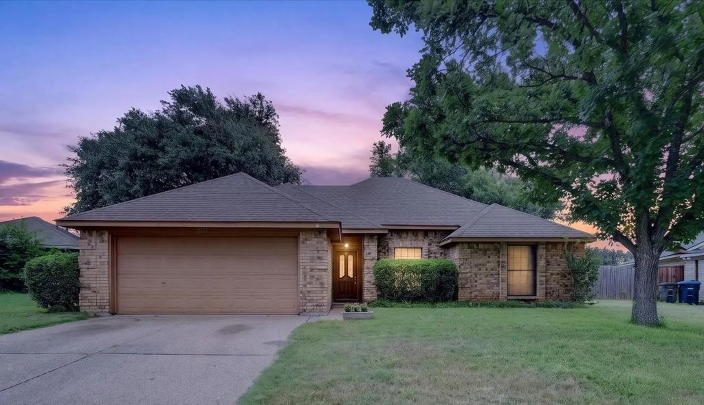 8209 Willow Glen Court, Fort Worth