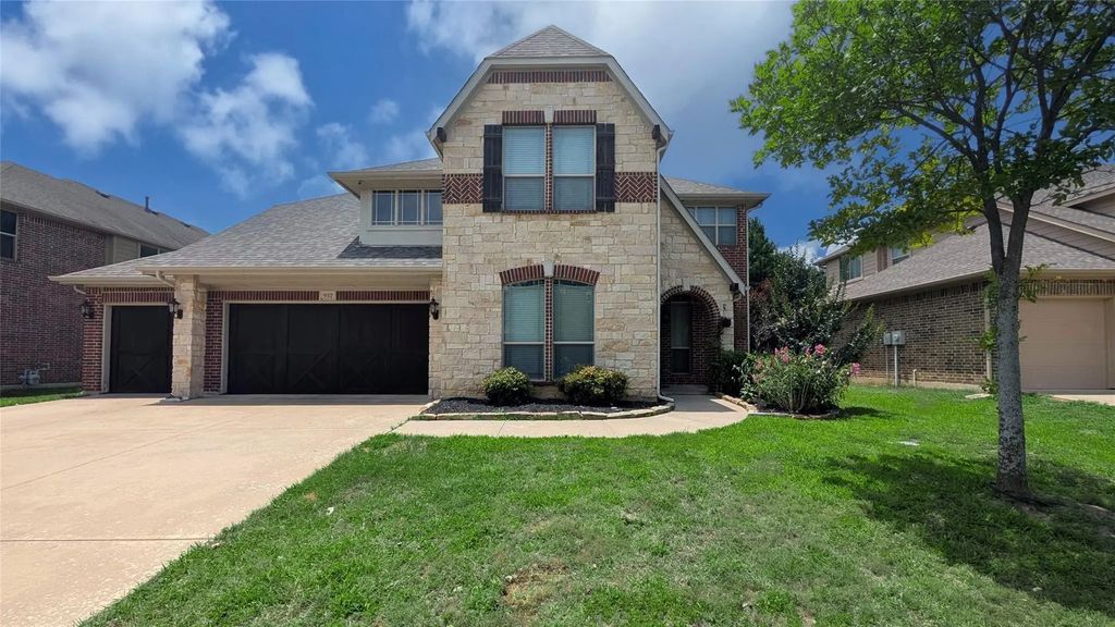 952 Tara Drive, Burleson