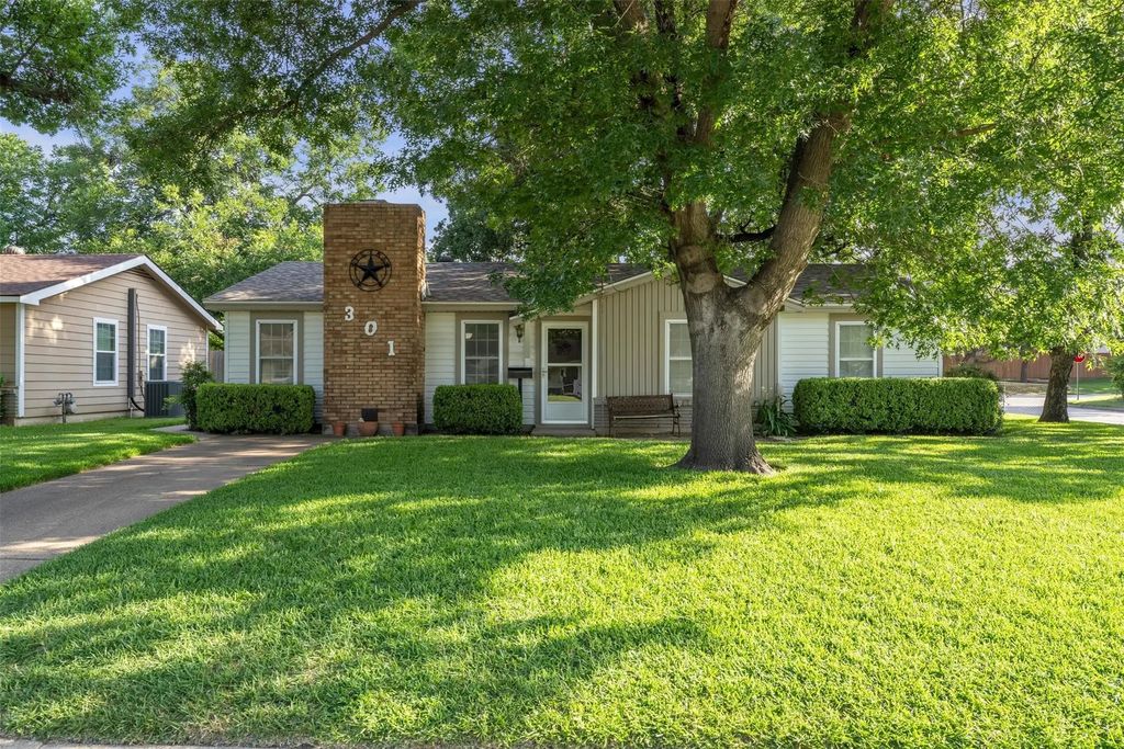 301 Dee Lane, Arlington