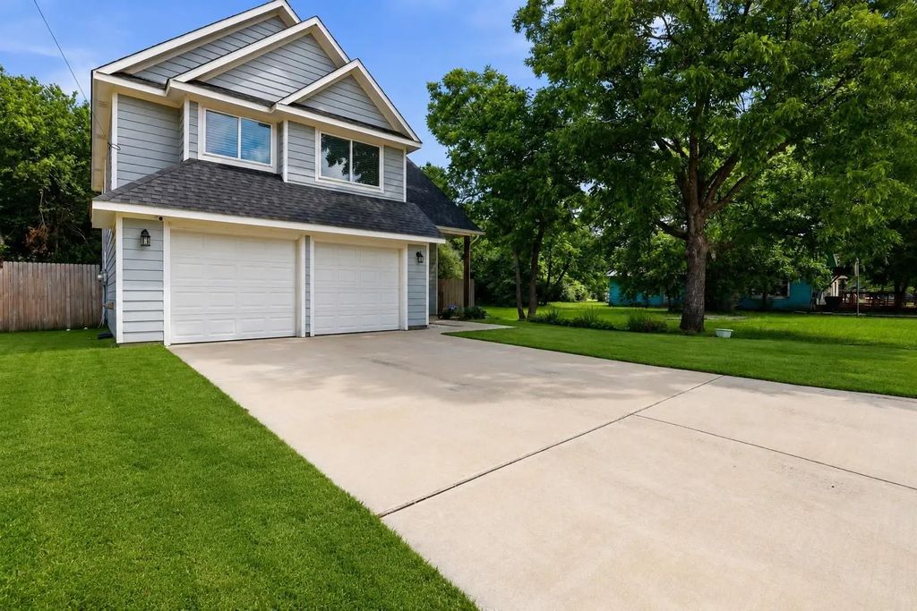 731 E Brown Street, Cleburne