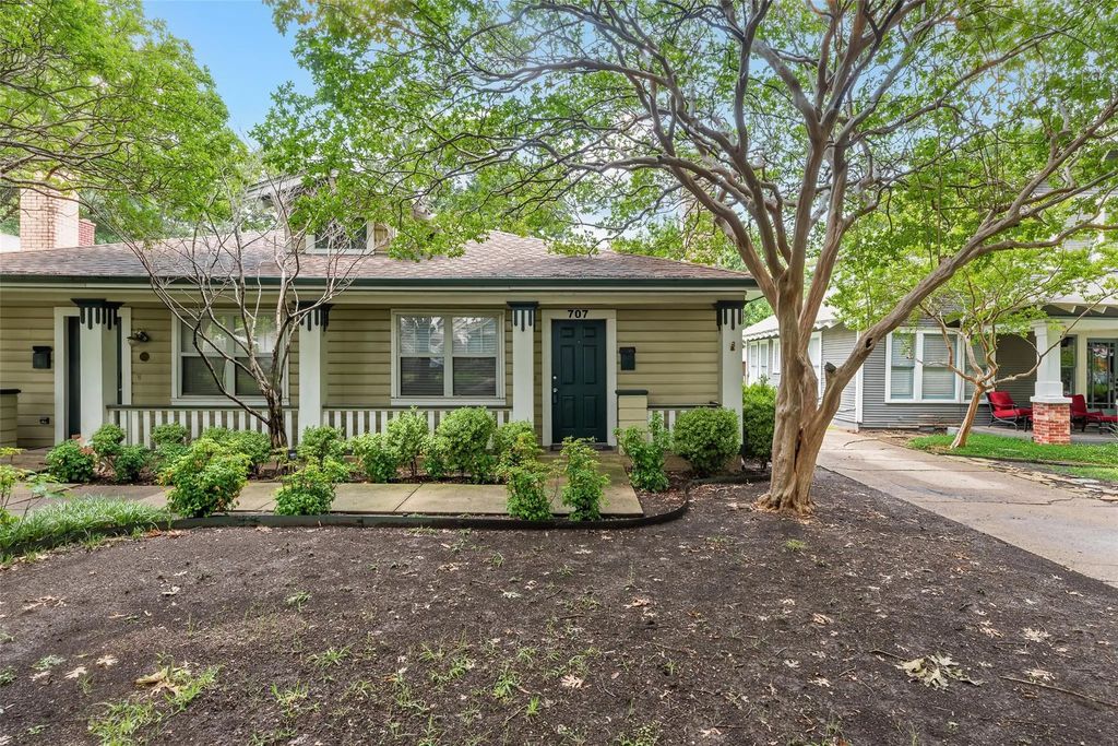 707 Parkmont Street, Dallas