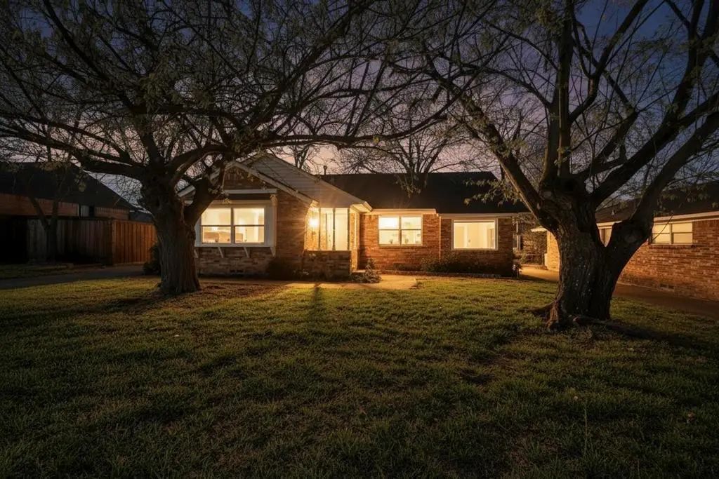 2120 Healey Drive, Dallas