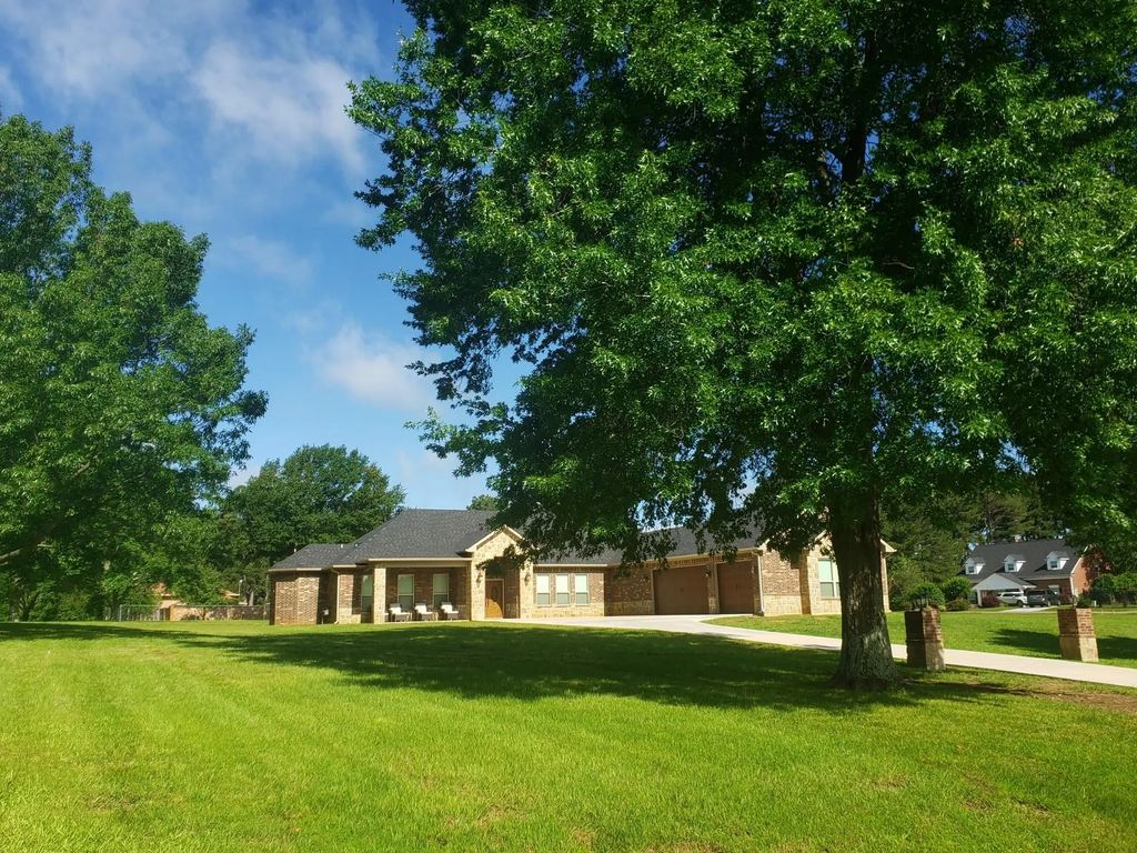 6727 N Hills Drive, Texarkana