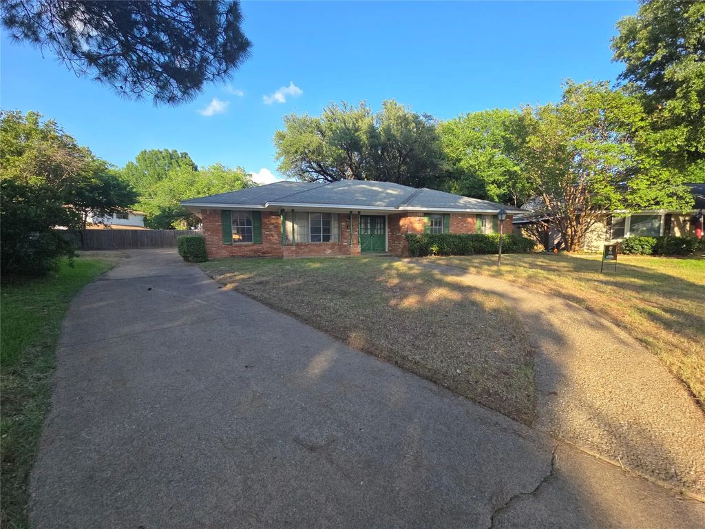 905 Glen Vista Drive N, Irving