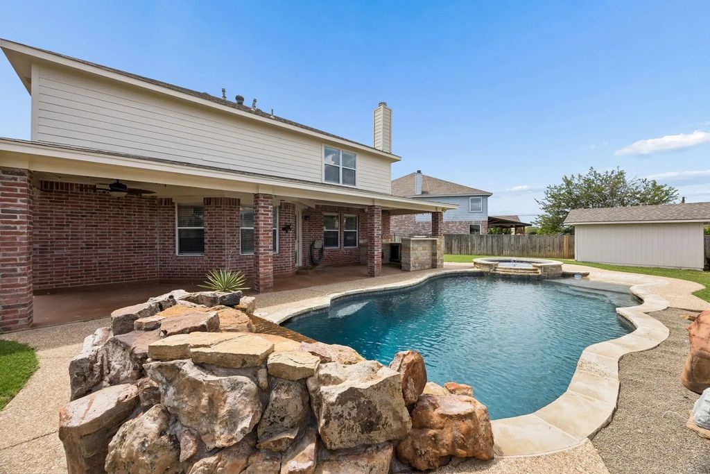 5820 Meadows Way, North Richland Hills