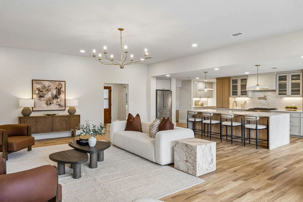 14214 Edgecrest Drive, Dallas