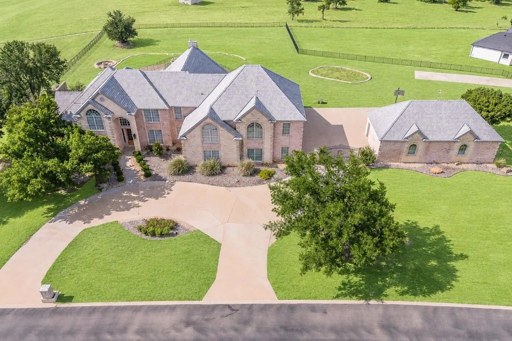 113 Club House Drive, Weatherford