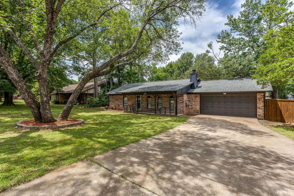 2711 Lone Star Lane, Grapevine