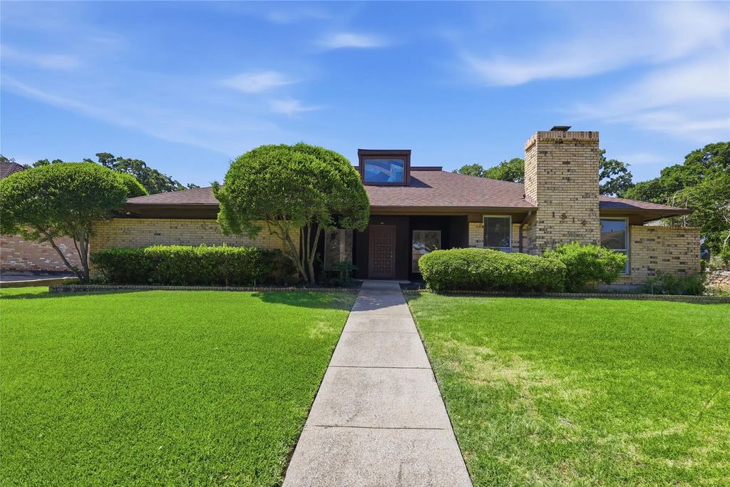 1814 Briarcrest Lane, Arlington