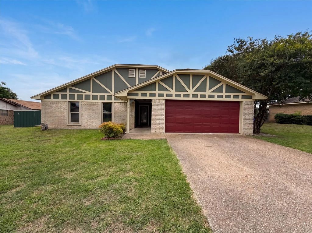 208 Dakota Drive, Hewitt