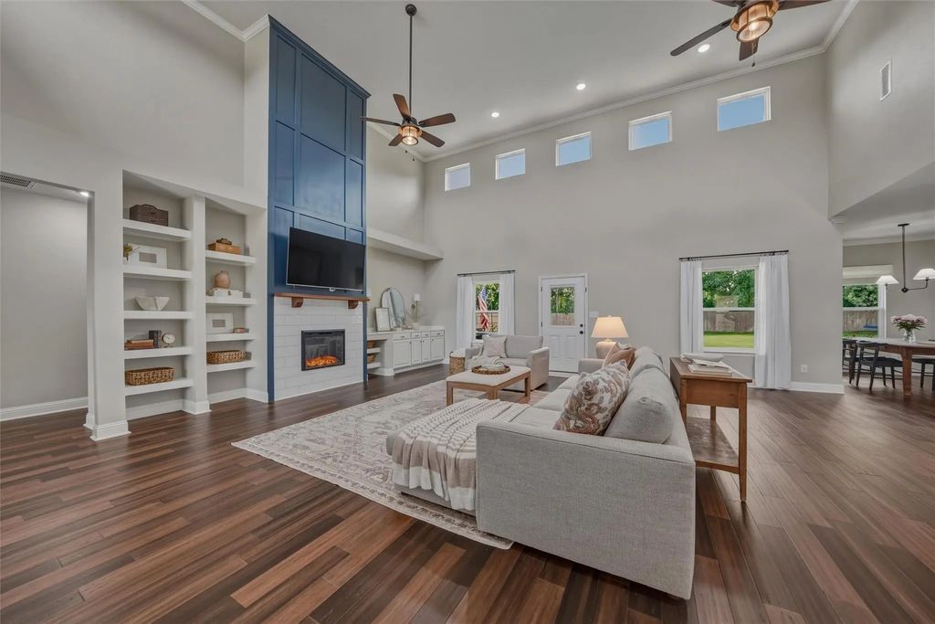 202 County Road 4856, Newark