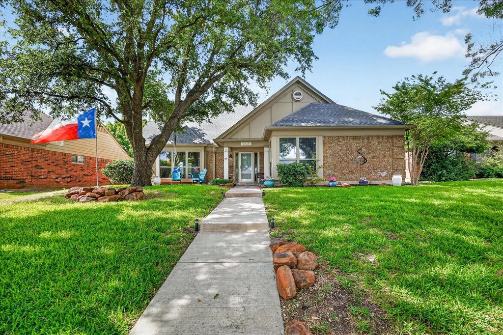 2117 Lavaca Trail, Carrollton