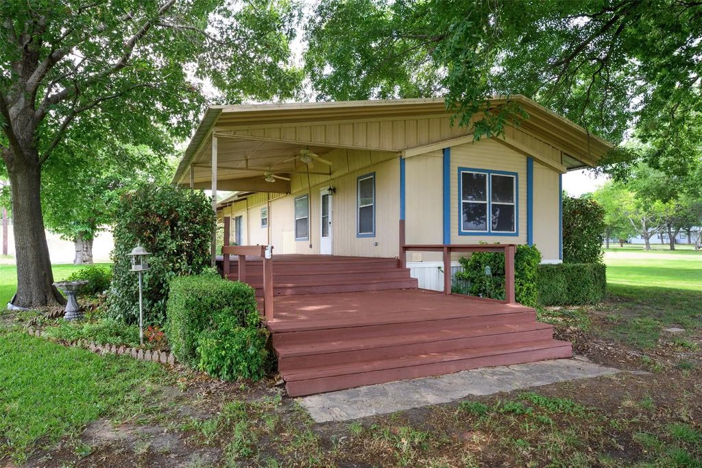 333 Private Road 1520, Bridgeport