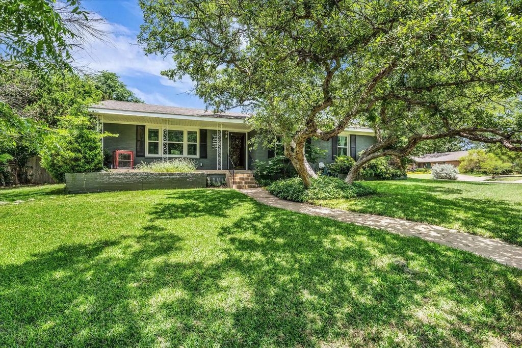 2340 Lake Ridge Circle, Waco