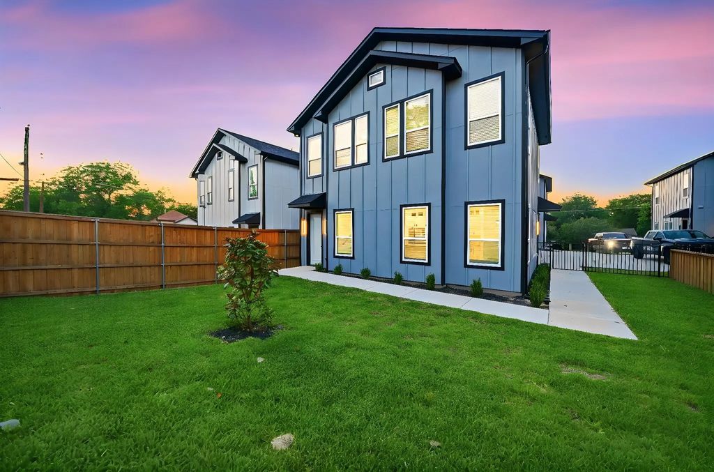 306 E 7th Street, Dallas