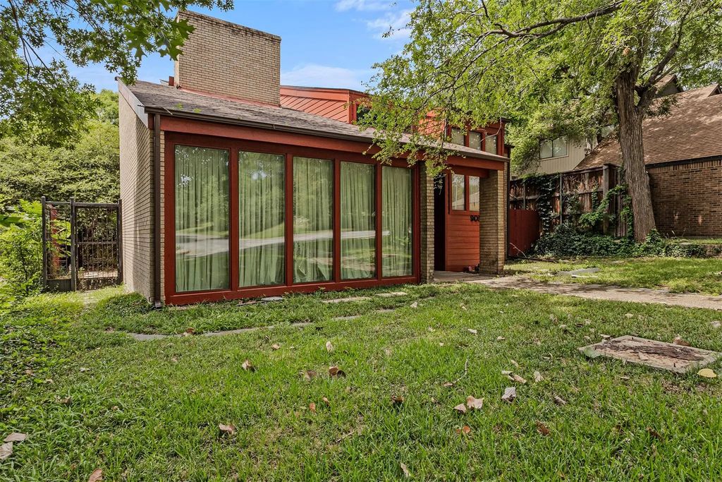 905 Easton Place, Dallas