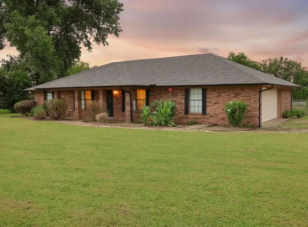 2346 County Road 319, Terrell