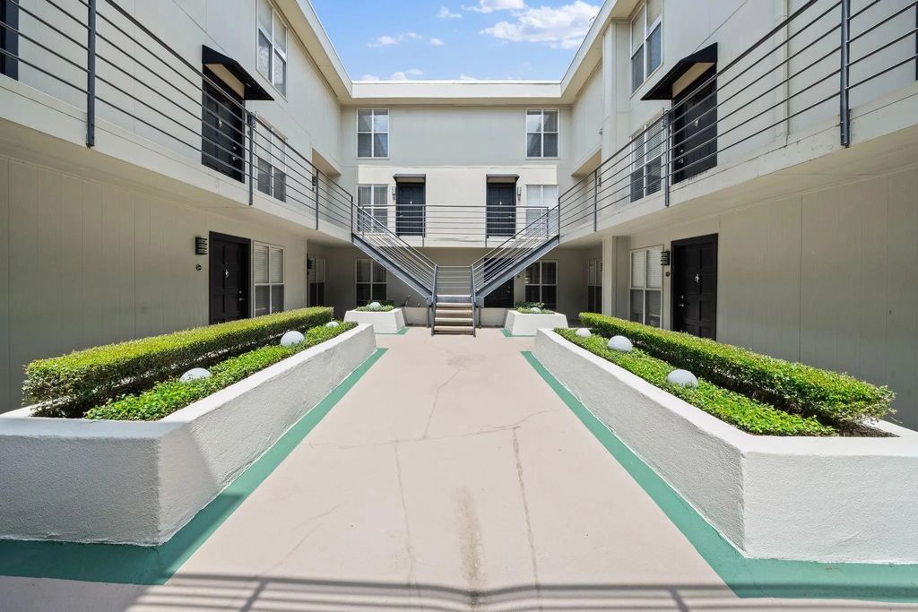 4211 Holland Avenue 105, Dallas