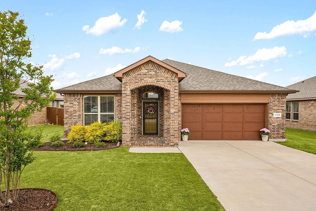1720 Cross Creek Lane, Cleburne
