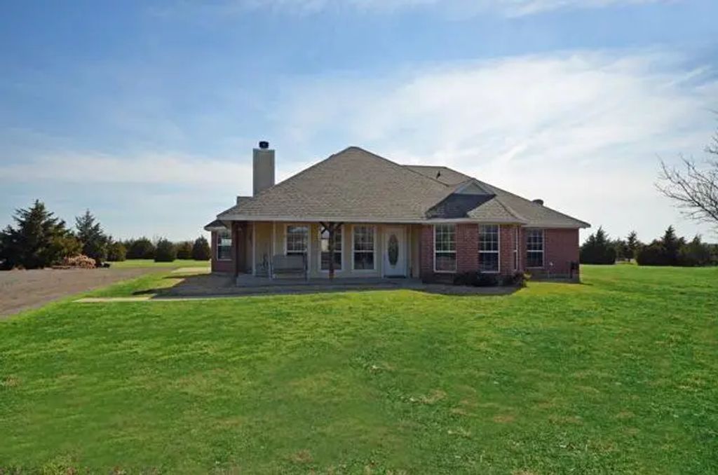 864 County Road 2730, Farmersville