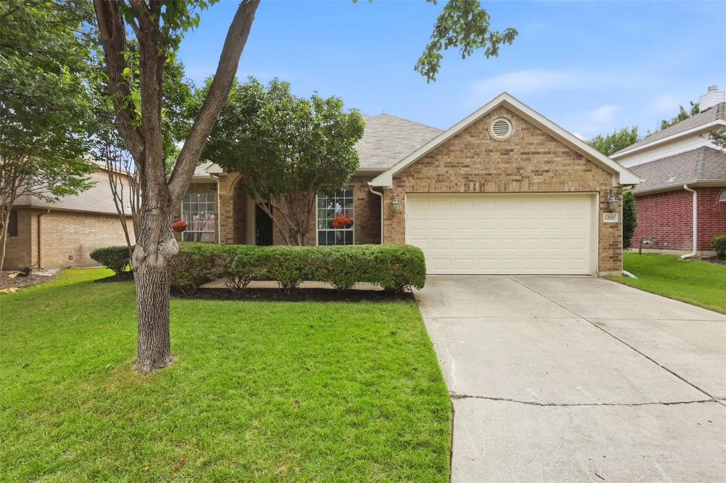 12117 Shadybrook Drive, Fort Worth