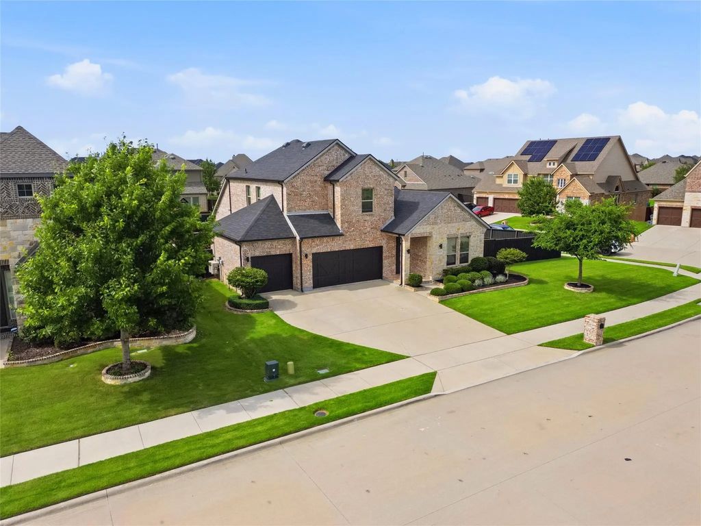 1600 Silla, Little Elm