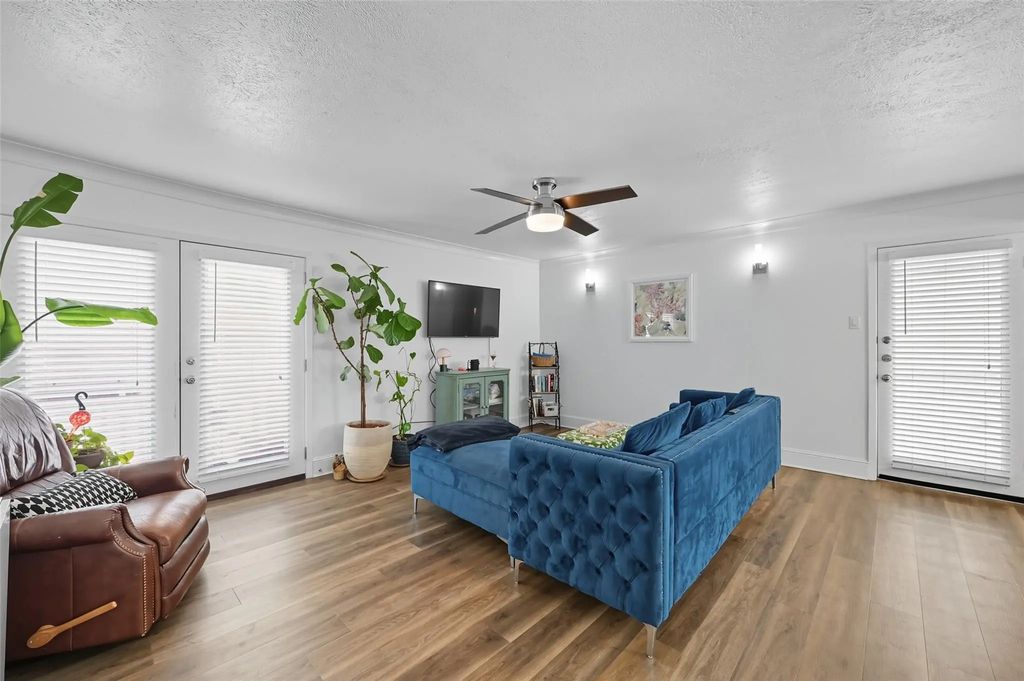 5927 E University Boulevard 221, Dallas