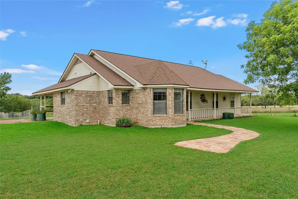 1777 Longhorn Parkway, Axtell