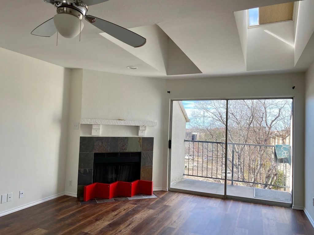 4221 Cole Avenue 305, Dallas