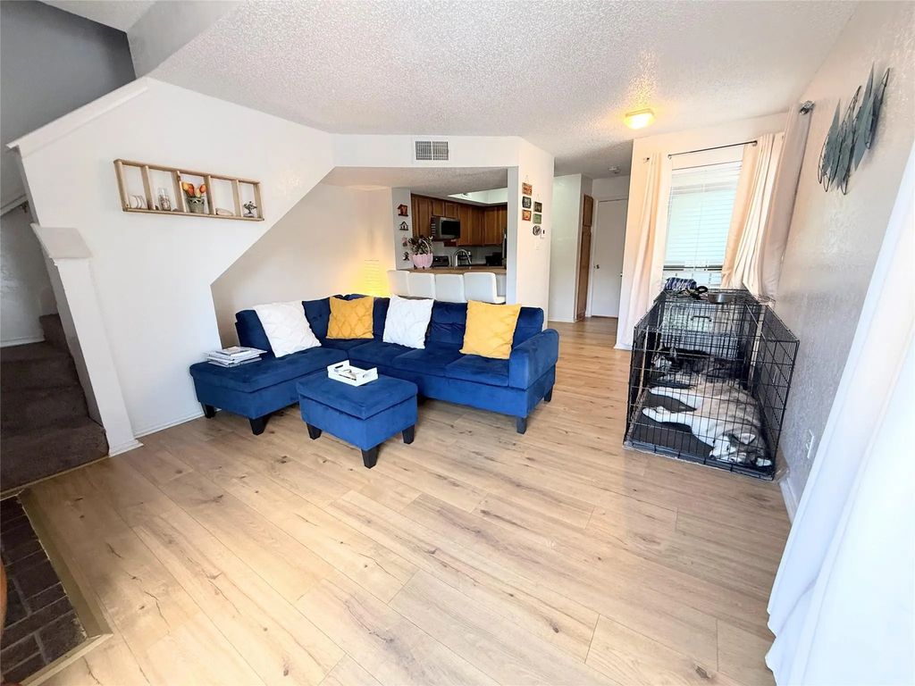2312 Balsam Drive A214, Arlington