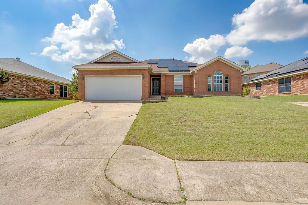 938 Jacobs Crossing Court, Burleson