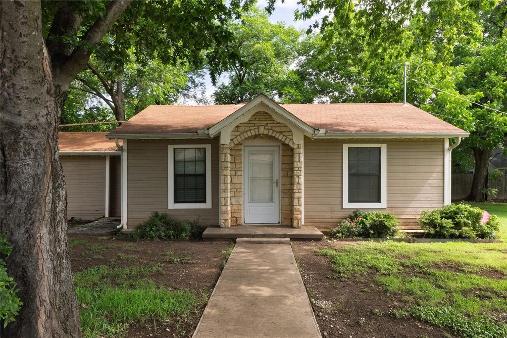 313 N Roe Street, White Settlement