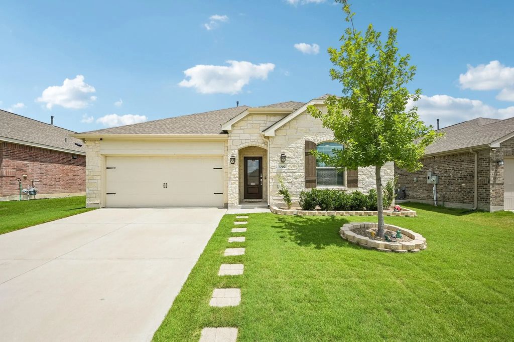 1702 River Crossing Drive, Anna