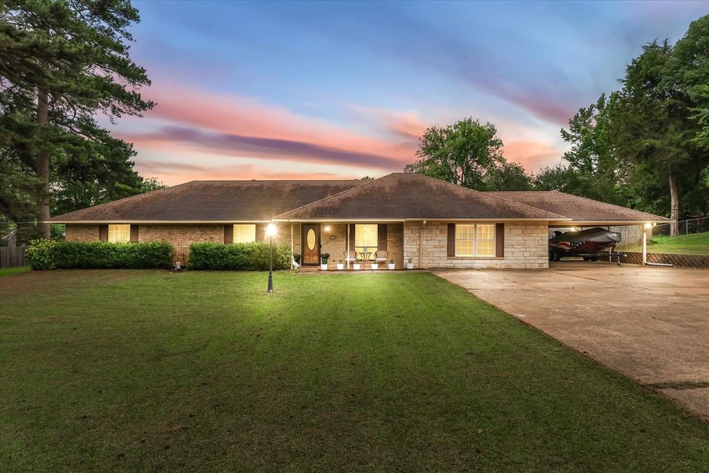 2203 Woodbine Drive, Gladewater