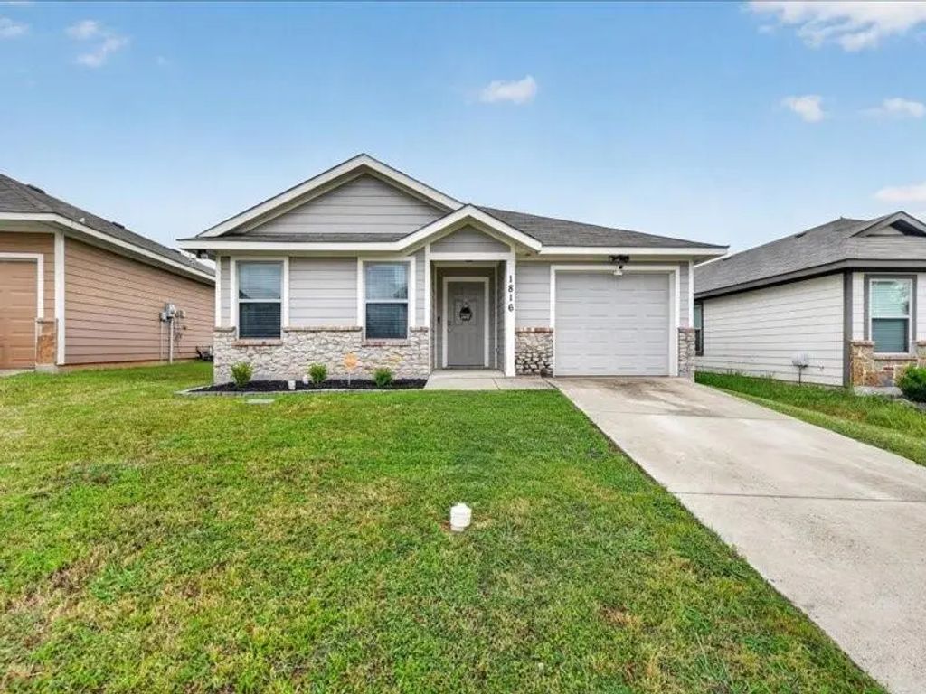 1816 Wickham Drive, Burleson