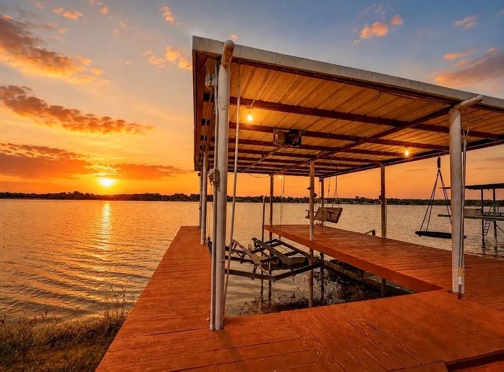1152 W Lake Drive, Weatherford