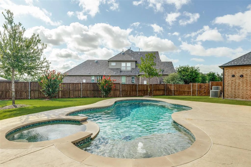 2723 Village Creek Street, Celina