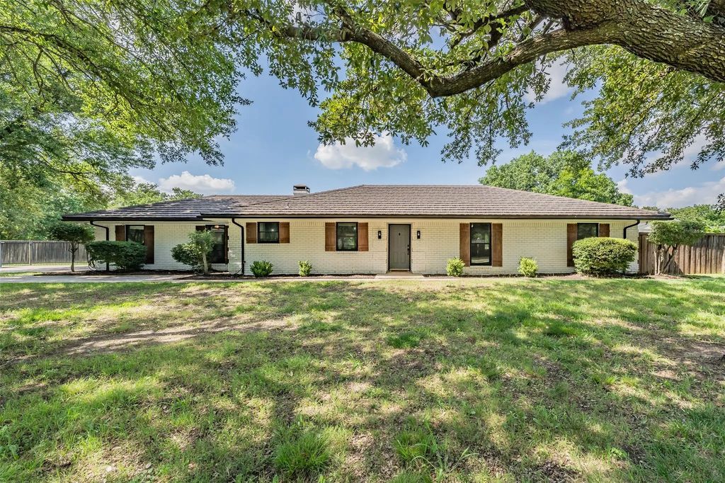 224 Bob White Trail, Burleson