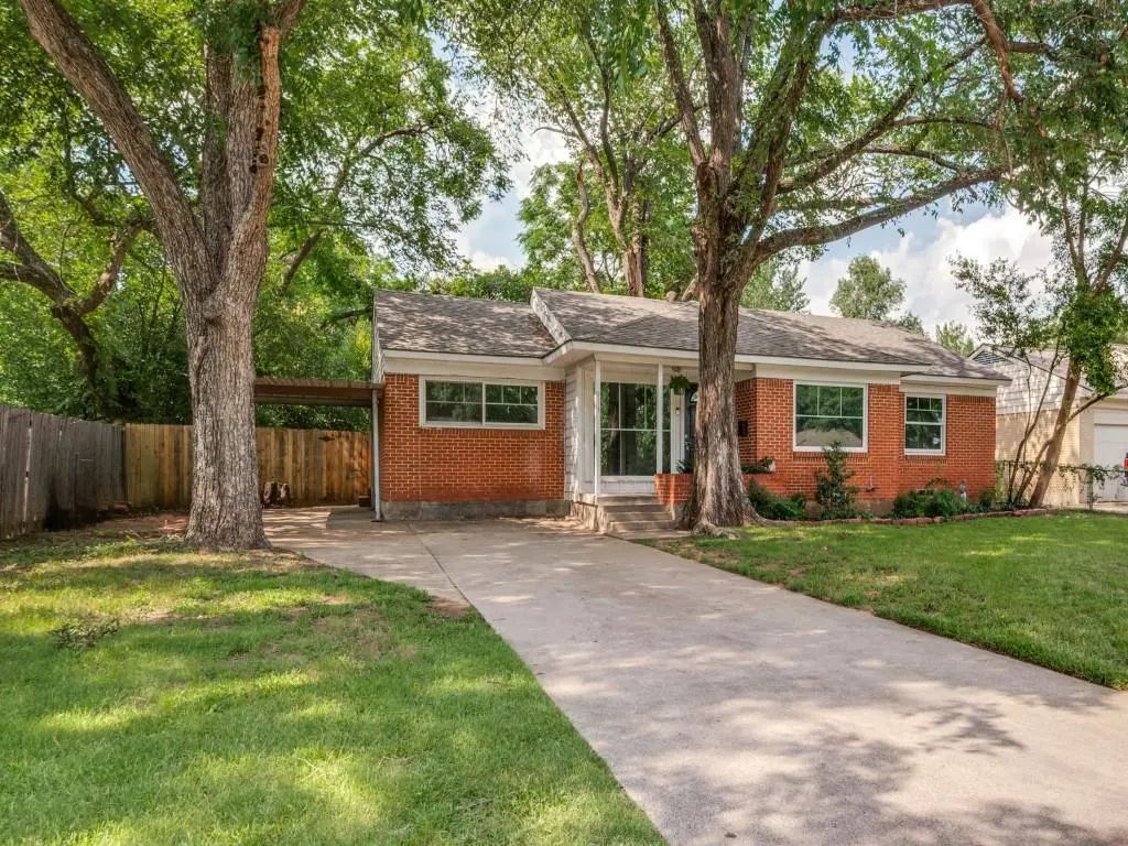 913 W Inwood Drive, Arlington